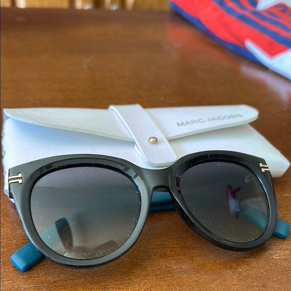 Marc Jacobs Black Sunglasses with Case